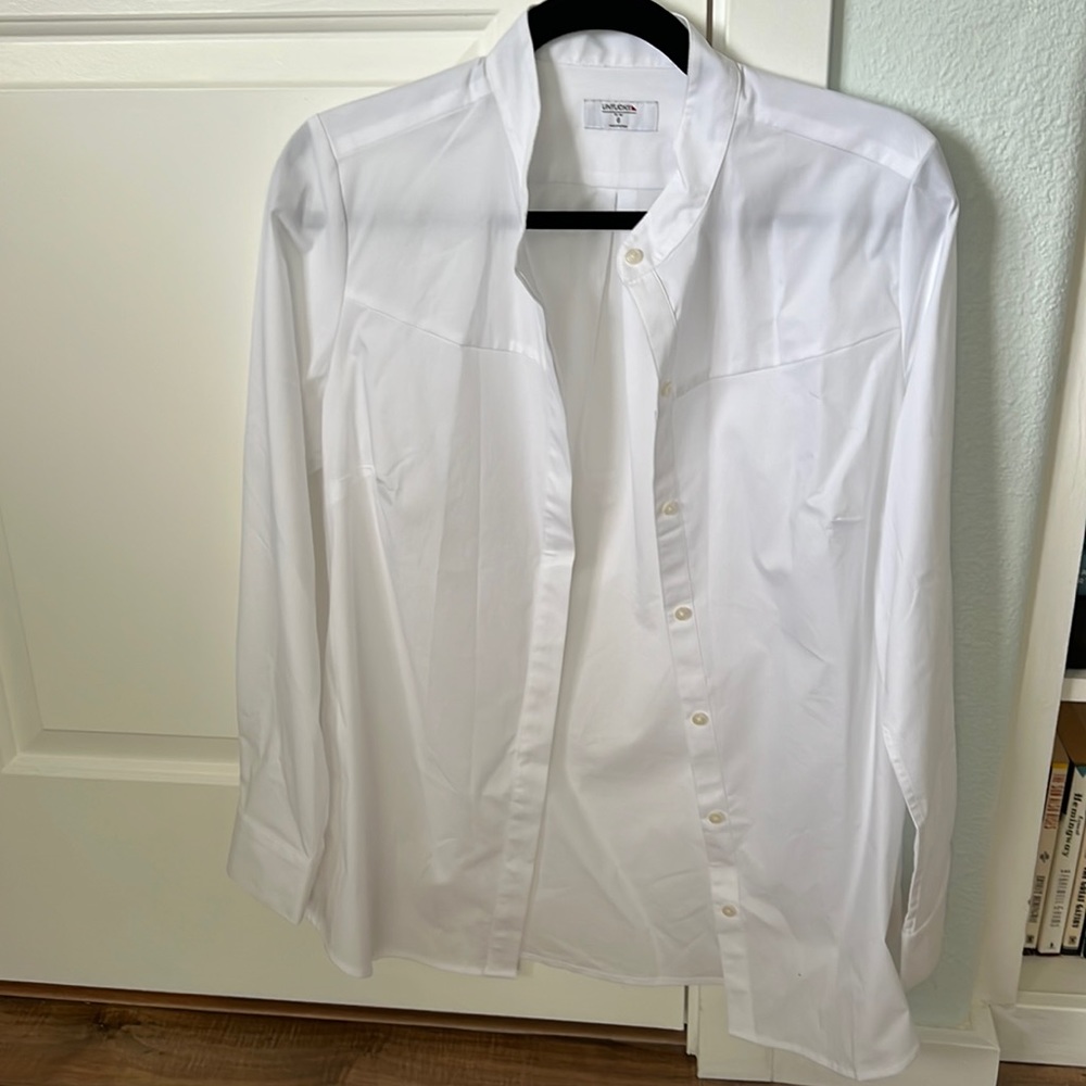 Untuckit Women’s Diana button down size 6